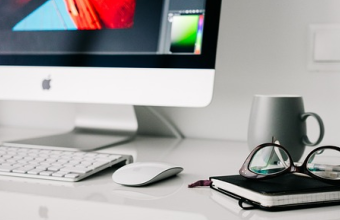 如何打造一個專業、高效、安全、符合法規的上市集團網站